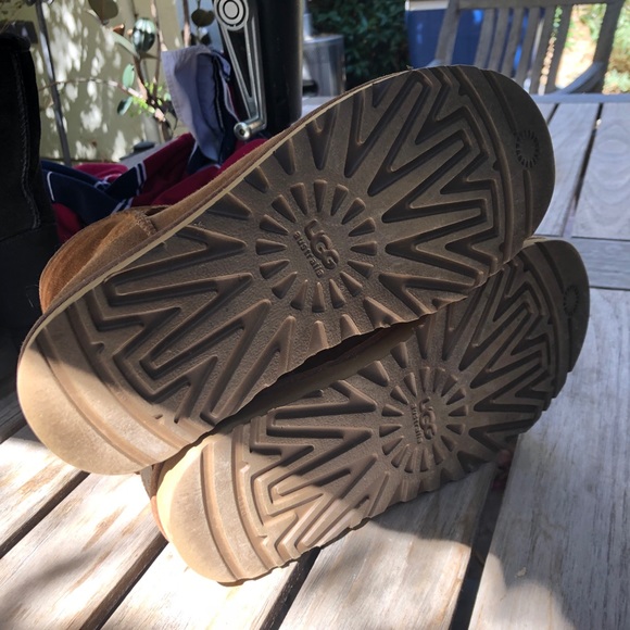 UGG Chestnut Mini II Boots with Mandala Pattern - Picture 4 of 4